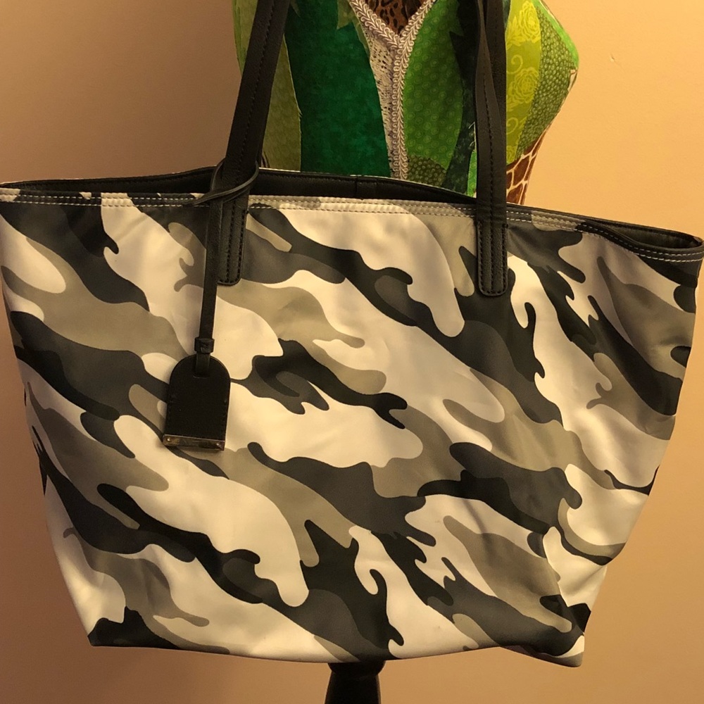 Kenneth Cole Reaction Nylon Camo Tote